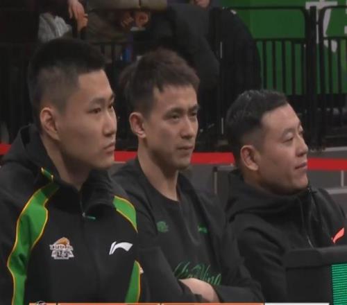 轰33分还是惨败！硬汉也止不住落泪，粤迷评论区落井下石，太讽刺