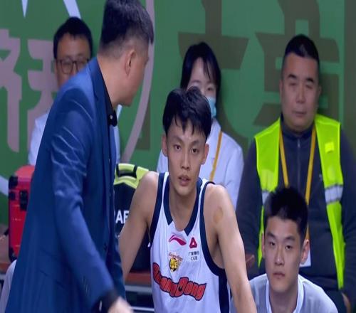 张昊受伤后！广东队内线告急，杜锋狂练黄明依，朱芳雨拒绝王浩然