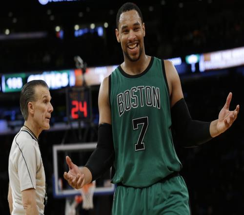 奎塔拿到20篮板，上一位做到的绿军球员是现广东外援萨林杰