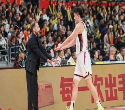 【CBA联赛】第十一轮约克超远三分绝杀！浙江稠州金租8887胜广东东阳光！