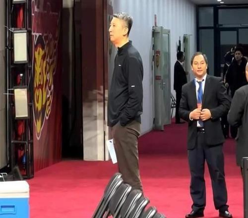 主场遭40分血洗！广东惨败！CBA疯狂一夜：郭士强观战，杜峰苦笑