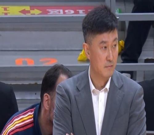 广东怎么冲冠2战上海北京狂输71分全队合计三分60投14中