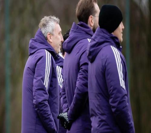 密切关注，威尔科克斯在卡灵顿观看了卡里克的首堂训练课