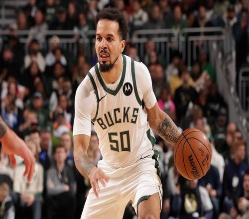 三大赛MVP，公认的全美第一控卫，如今却在NBA迷失，场均仅6+2+3