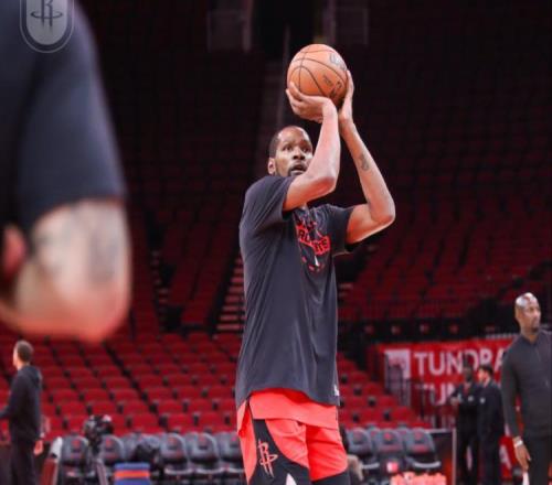 杜兰特28+10火箭战胜公牛结束3连败，申京23+7+11汤普森23分