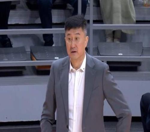 强强对话！广东今晚735恶斗豪门，杜锋要给卢伟上一课，央视直播