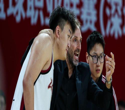 换帅如换刀！从6战5负到9战8胜，只因换了一个教练球迷：CBA奇迹