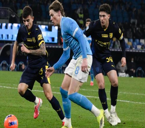 孔蒂又搞砸了：3场狂丢6分，争冠形势迅速恶化，米兰双雄获益