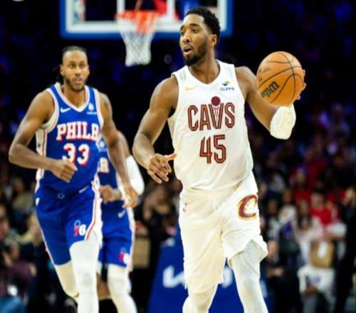 骑士大胜！米切尔35+9全队第一，恩比德20+4创纪录，加兰两人受伤