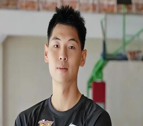 广东3消息！郭士强三请徐杰回男篮，崔永熙摊牌，麦考尔回归训练