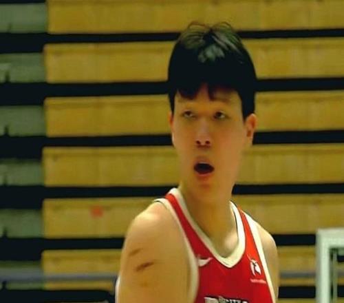 游刃有余，杨瀚森G联赛出场31分钟，12中6砍22分7板3助1断2帽