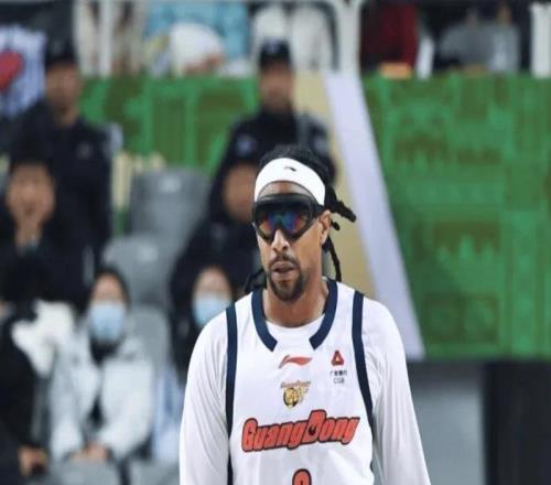 广东73113上海球员评价：萨姆纳满分，2人及格，9人低迷