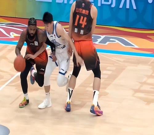 8连胜+12连杀！山东三外援合砍72分，鲍威尔回暖成最大惊喜