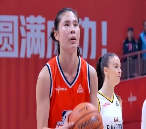 WCBA！一场6分险胜，四川女篮击败东莞，王思雨12分，杨力维21分
