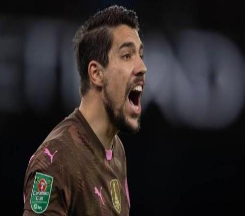 记者：引进本托失败后，热那亚希望能签下曼城门将奥尔特加