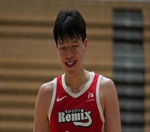 杨瀚森G联赛22+7得分创新高引热议！充当核心优点淋漓尽致地展现