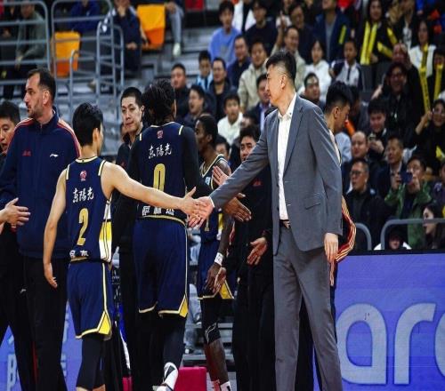 浙江广厦送四川男篮15连败，杜锋和张庆鹏谁的帅位更摇摇欲坠