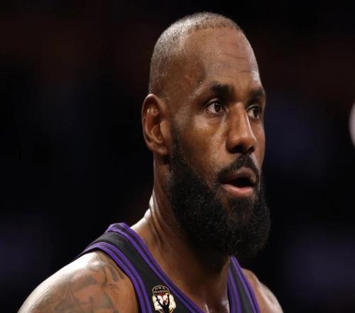 詹皇又一数据登顶历史第一！41岁仍究极自律直言为篮球付出一切