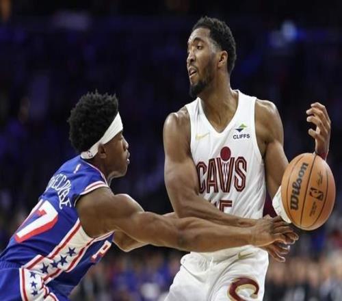 20记三分爆大冷！全场鸦雀无声没眼看，76人三巨头51分被打爆