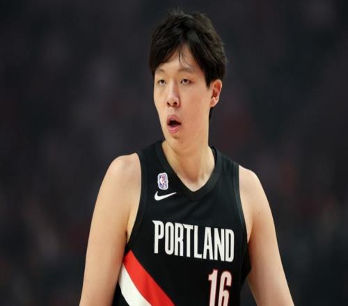 杨瀚森砍22+7发展联盟遭质疑水平低韩国球迷：幸好他没打世预赛