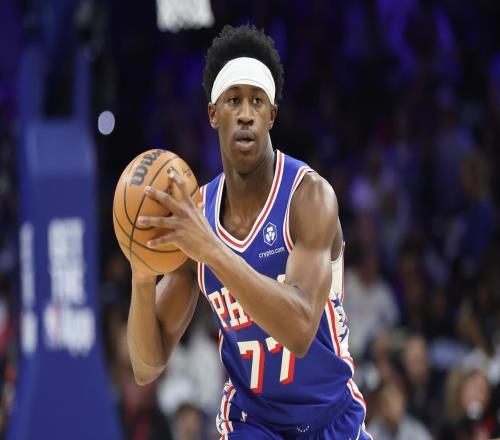 恩比德心不在焉76人主场崩盘，骑士26分大胜暴露费城致命伤