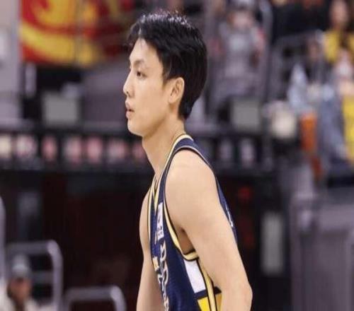 坑爹啊！全场12投2中+上空篮不中，杜锋忍无可忍，追着他一顿斥责