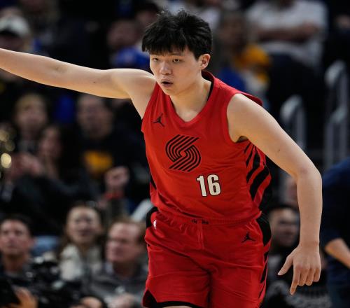 杨瀚森22分创新高引热议：变强了打核心就能策应回男篮肯定大腿