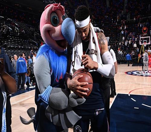 明明成熟度很高，快船早点给侧翼新星机会他可能早就打出来了