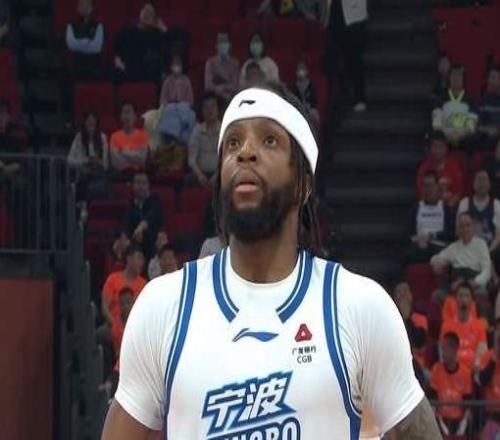 拼下卡位战，山东男篮8连胜邱彪换于德豪展高情商3外援合砍72分