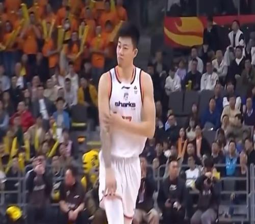 攻防俱佳+赛季新高，张镇麟22分钟砍22+3助上海40分大胜广东