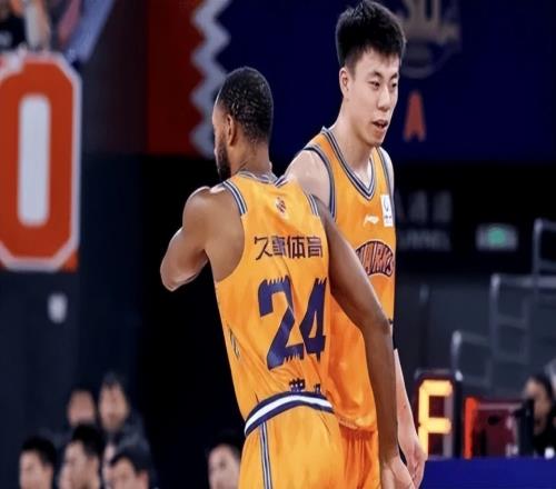 不到8分钟5犯毕业！昔日FMVP成上海最大短板，球迷：好聚好散吧