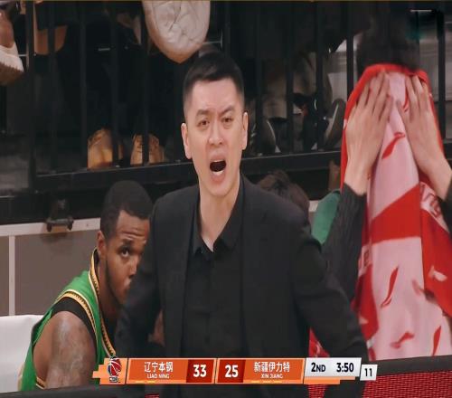 首秀即巅峰！赵继伟感动全场，CBA焦点大战：1将，令杨鸣胆战心惊