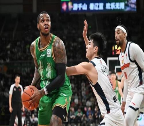 辽宁男篮7分险胜！击败新疆队，赵继伟24分7助攻，亨特0分