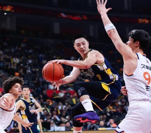 愧对600万！3分9中1+空篮不中，不如新人，球迷：请给家政打替补