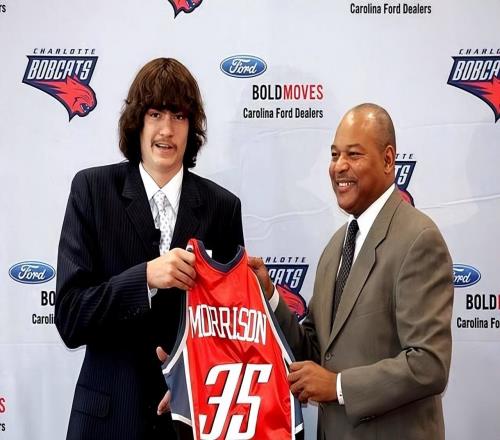 还记得他吗NCAA的王者被誉为大鸟二世却只打了3年NBA光速消失