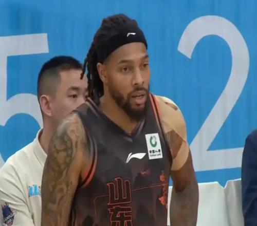 八连胜收官临沂！山东男篮大胜宁波，外援72分+末节180铸就传奇