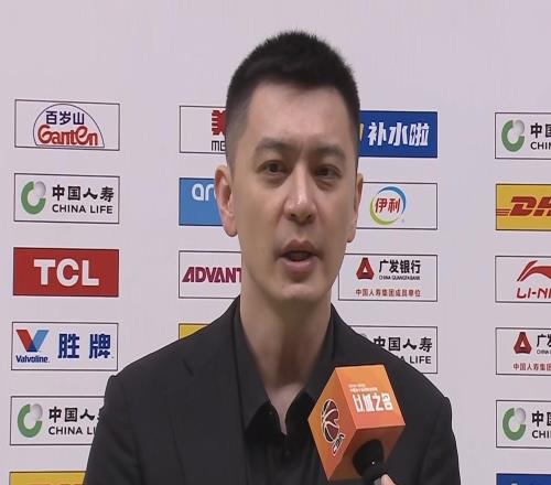 杨鸣：赵继伟最后稳固了军心辽篮方方面面都有问题先顶过难题期
