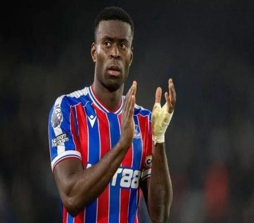 记者：利物浦没打算在冬窗加入格伊争夺战