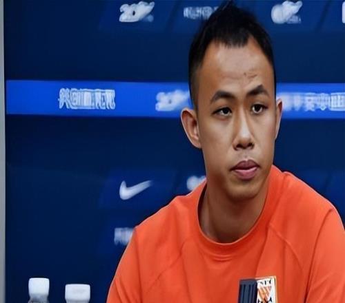 他上赛季在保级队都不是主力，为何如今却能官宣加盟国安