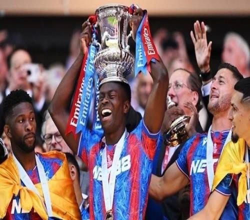 记者：格伊加盟曼城转会费总价靠近3000万镑