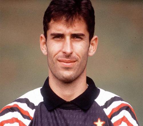 飘忽不定的门将，能单赛季吃3次红牌，也能42岁意甲扑点球