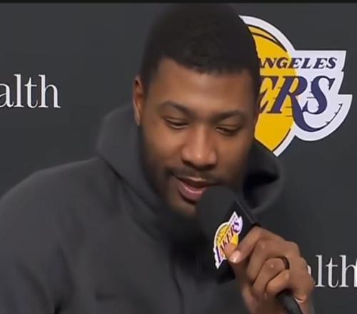 斯玛特：裁判不可能每个身体对抗都吹，所以我们得及时回防