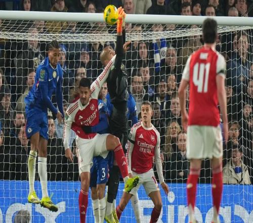 格林品评桑切斯：失误多，出球还差劲，你能为球队带来什么