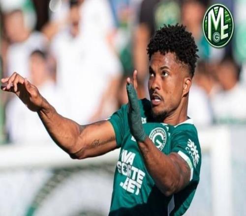 记者：中国俱乐部正在谈租借戈亚斯26岁中卫卢卡斯里贝罗