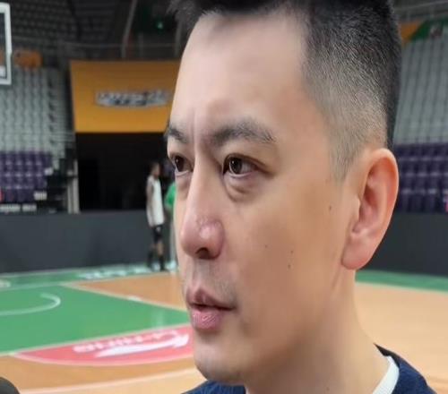 辽疆踩场备战！杨鸣采访接受批评，继伟时间限制，格兰赞辽宁强队