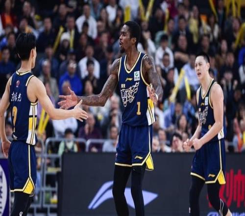 CBA积分榜最新排名！上海狂胜广东冲上第2：辽宁第11山西第14