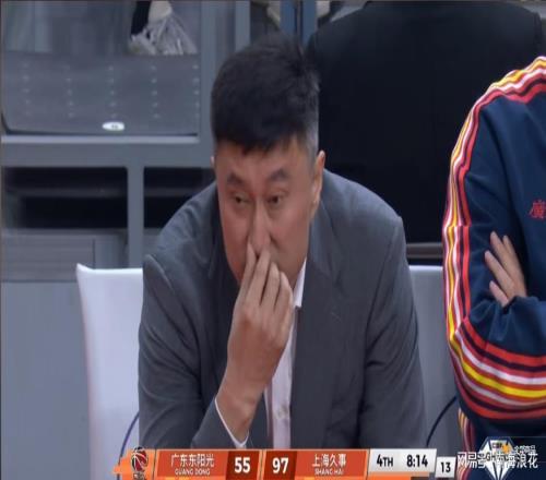 广东狂输40分揪出最大废才！3分9中1+空篮不中，砸歪篮框害惨队友