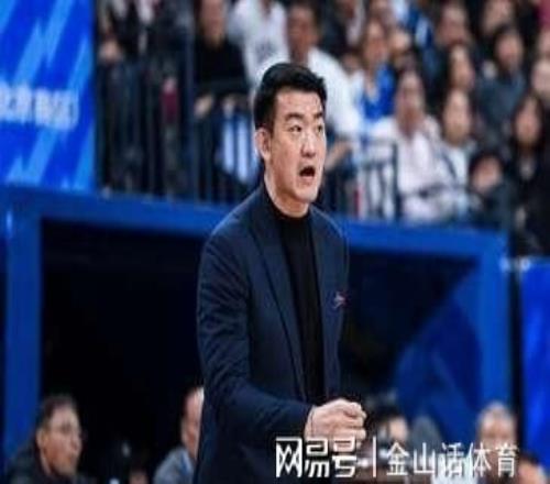 活久见！主队全场8次犯规，却赢24分，客队12名球员，罚球线得0分