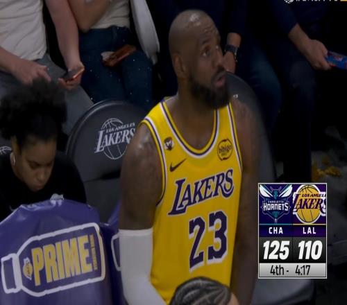 黄蜂18分赢湖人，却也失去了跟詹皇拥抱的机会！老詹生气扭头就走