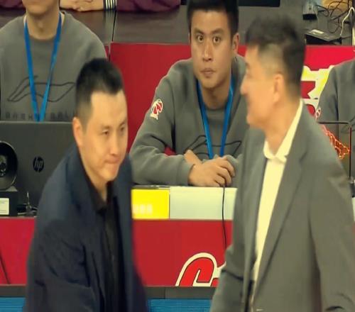 广东输40分杜锋懵了张镇麟毫不手软,徐杰胡明轩萨林杰奎因现原形